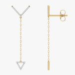 Złote kolczyki wiszące z trójkątnym akcentem i brylantami - Venetia Jewels - 14K złoto z brylantami