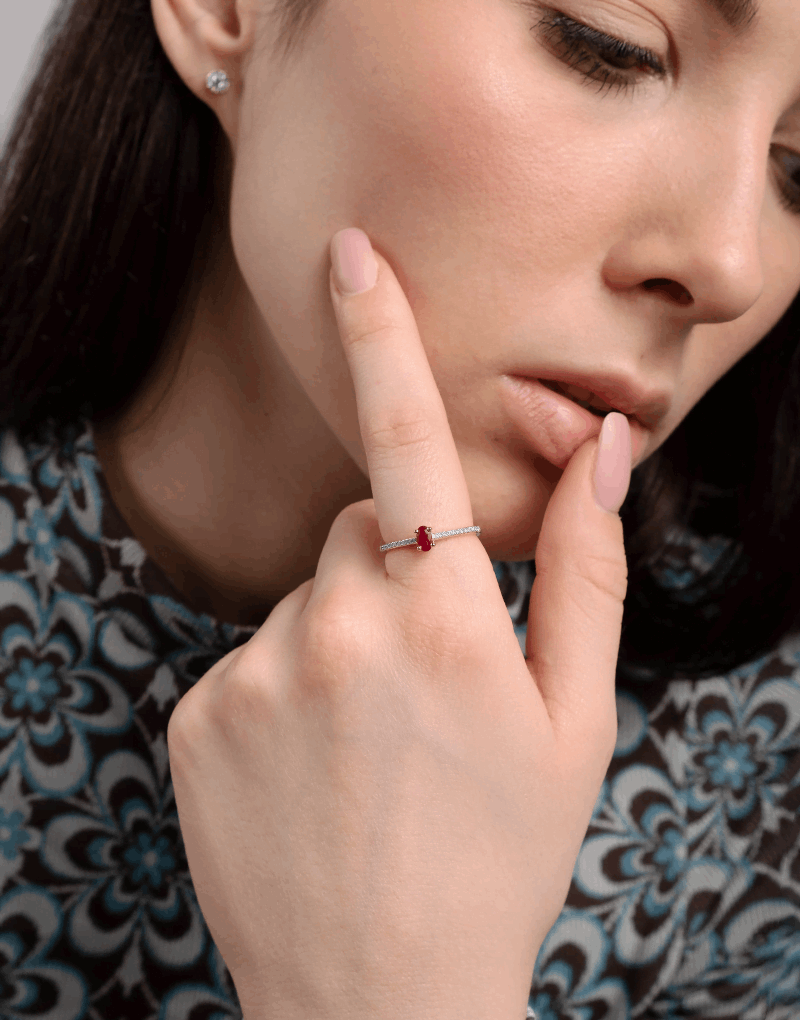 Pierścionek z Owalnym Rubinem oraz Brylantami - Venetia Jewels - 14K złoto z brylantami