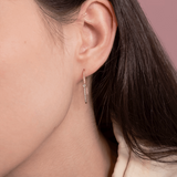 Złote kolczyki z brylantami złote, eleganckie i modowe, idealne na każdą okazję