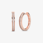 Kolczyki złote z brylantami w różowym złocie, eleganckie i stylowe, idealne na specjalne okazje