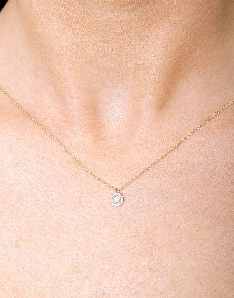 Naszyjnik z brylantem halo od Venetia Jewels, elegancka biżuteria na każdą okazję