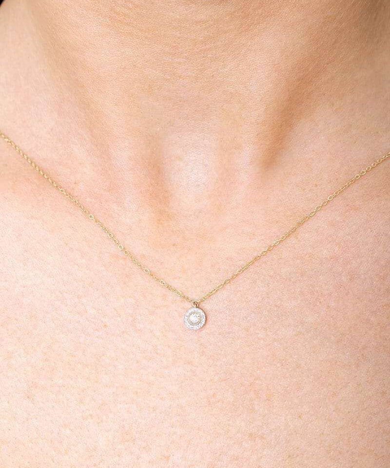 Naszyjnik z brylantem halo od Venetia Jewels, elegancka biżuteria na każdą okazję