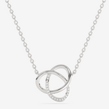 Elegancki naszyjnik złoty z brylantami w kształcie splecionych kółek na delikatnym łańcuszku