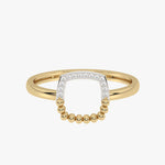 Nowoczesny złoty pierścionek z brylantami o unikalnym kształcie, idealny na każdą okazję