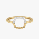 Nowoczesny złoty pierścionek z brylantami o unikalnym kształcie, idealny na każdą okazję