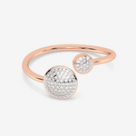 Otwarty pierścionek z brylantami w różowym złocie z dwoma eleganckimi, wysadzanymi kamieniami