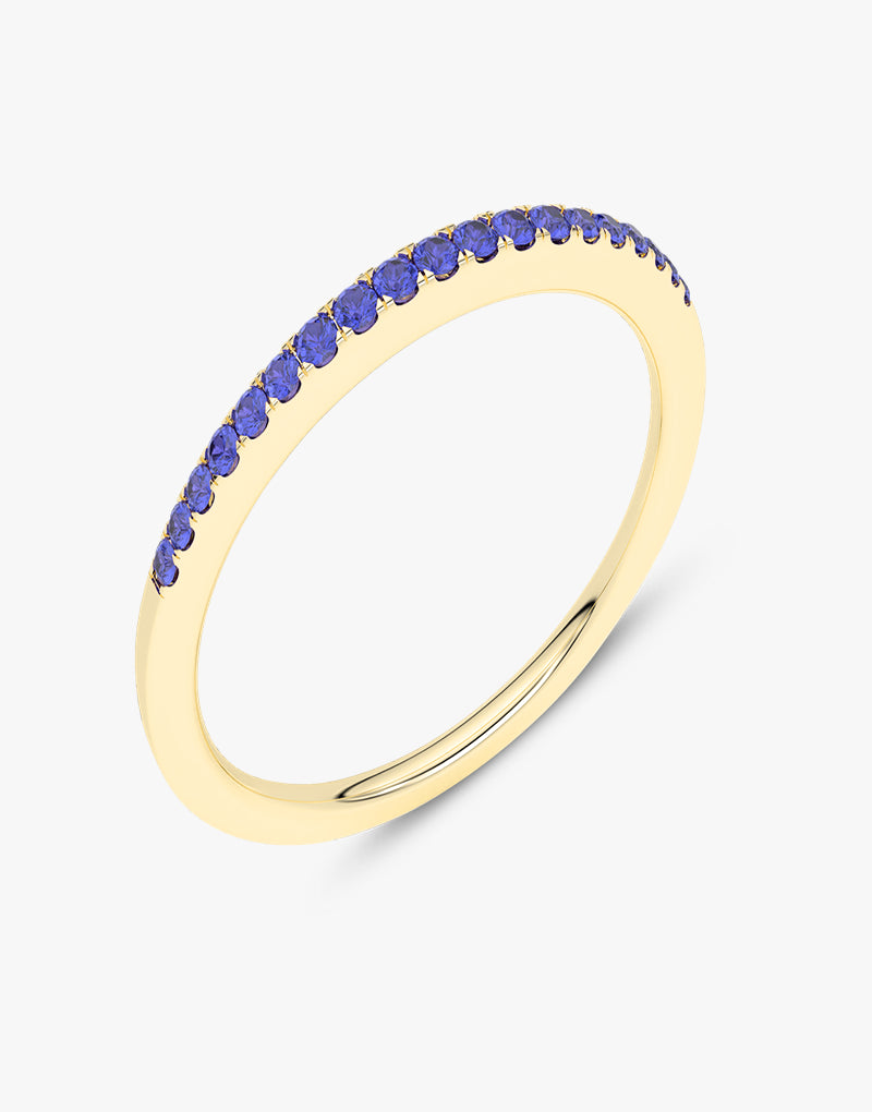 Pierścionek z niebieskim szafirem w złotej oprawie, elegancka biżuteria od Venetia Jewels