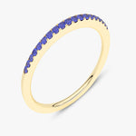 Pierścionek z niebieskim szafirem w złotej oprawie, elegancka biżuteria od Venetia Jewels