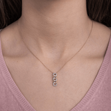 Wisiorek z ogniwami łańcucha złoto 14k zawieszony na cienkim łańcuszku, idealny na każdą okazję