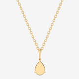 Złoty naszyjnik z zawieszką z brylantem łezka, elegancki dodatek do codziennych stylizacji