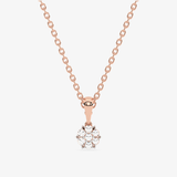 Złota naszyjnik z zawieszką z brylantem w kształcie kwiatu, idealny na wyjątkowe okazje