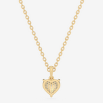 Złota biżuteria z zawieszką z brylantowym sercem, idealna na prezent lub specjalne okazje