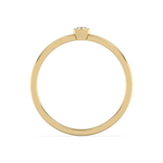 Złoty pierścionek z brylantem od Venetia Jewels o eleganckim, minimalistycznym wzornictwie