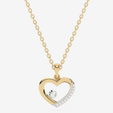 Złota zawieszka serce z brylantami w delikatnym wzorze na łańcuszku, idealna na prezent