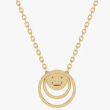 Złota zawieszka z brylantami na łańcuszku, elegancki design idealny na każdą okazję