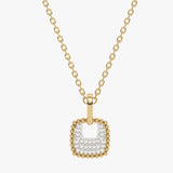 Złota zawieszka z brylantem zawieszona na łańcuszku, elegancka biżuteria od Venetia Jewels