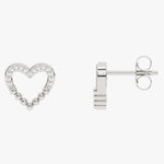 Złote kolczyki z brylantem w kształcie serca z delikatnymi detalami i zapięciem typu sztyft