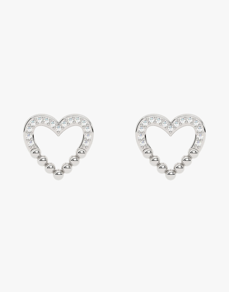 Złote kolczyki z brylantem w kształcie serca z połyskującymi detalami