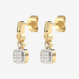 Stylowe kwadratowe złote kolczyki z brylantami, idealne na wyjątkowe okazje