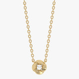 Złoty naszyjnik z różą z diamentem, idealny na eleganckie okazje od Venetia Jewels