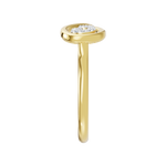 Złoty pierścionek nieskończoność z brylantami, elegancki i stylowy, idealny na specjalne okazje