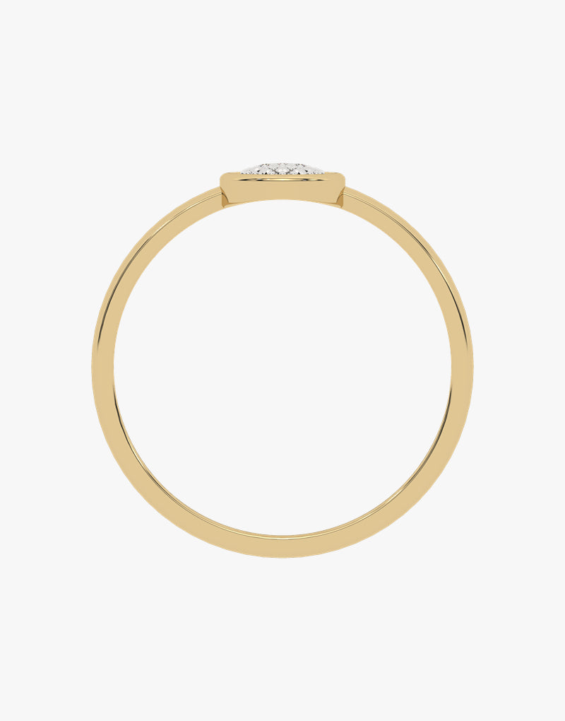 Złoty pierścionek z brylantami o eleganckim, minimalistycznym wzorze bez ozdób