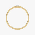 Złoty pierścionek z brylantami o eleganckim, minimalistycznym wzorze bez ozdób