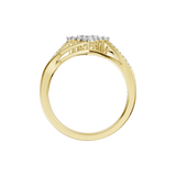 Złoty pierścionek z brylantami o eleganckim designie i błyszczących detalach