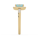 Złoty pierścionek z brylantami i akwamarynem z eleganckim wykończeniem od Venetia Jewels