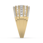 Złoty pierścionek z brylantami o nowoczesnym designie z wieloma diamentami na szczycie