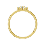 Złoty pierścionek z brylantami w eleganckim wzorze z delikatnymi zdobieniami