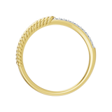 Złoty pierścionek z brylantami od Venetia Jewels z plecionym detalem i subtelnym wykończeniem