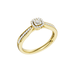 Złoty pierścionek z brylantami z okrągłym wzorem i błyszczącymi akcentami na obrączce