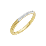 Złoty pierścionek z brylantami z delikatnym splotem dla eleganckiego wykończenia biżuterii