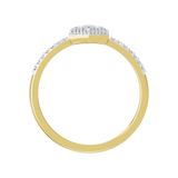 Złoty pierścionek z brylantami od Venetia Jewels z połyskującymi diamentami na obrączce