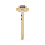 Złoty pierścionek z brylantami z różowym kamieniem w eleganckim kształcie od Venetia Jewels