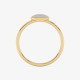 Złoty pierścionek z brylantami o eleganckim designie, idealny na wyjątkowe okazje