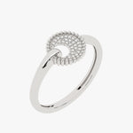 Elegancki srebrny pierścionek z dyskiem pave od Venetia Jewels, idealny na każdą okazję