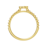 Złoty pierścionek z koniczynką i brylantami o eleganckim wzornictwie i subtelnych detalach