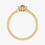 Złoty pierścionek z szafirem od Venetia Jewels z eleganckim wzorem i subtelnym blaskiem