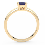 Złoty pierścionek z szafirem w eleganckim designie od Venetia Jewels, idealny na wyjątkowe okazje