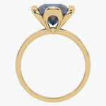 Złoty pierścionek z topazem London Blue z eleganckim szlifem i nowoczesnym wzornictwem