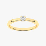 Złoty pierścionek zaręczynowy z brylantem w minimalistycznym stylu od Venetia Jewels