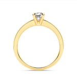 Złoty pierścionek zaręczynowy z brylantem od Venetia Jewels z eleganckim, prostym designem