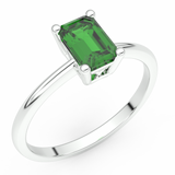 Elegancki złoty pierścionek zaręczynowy ze szmaragdem w prostym designie