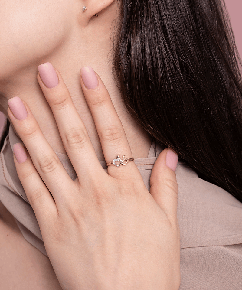 Złoty pierścionek serce 585 noszony na palcu, doskonały na prezent, stylowy i elegancki