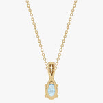 Złoty wisiorek z niebieskim topazem zawieszony na delikatnym łańcuszku od Venetia Jewels