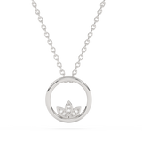 Złota zawieszka z lotosem na srebrnym łańcuszku idealna na wyjątkowe okazje