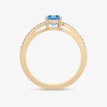 Wzornik pierścionek z topazem i brylantami w złotym wykończeniu z delikatnymi szczegółami