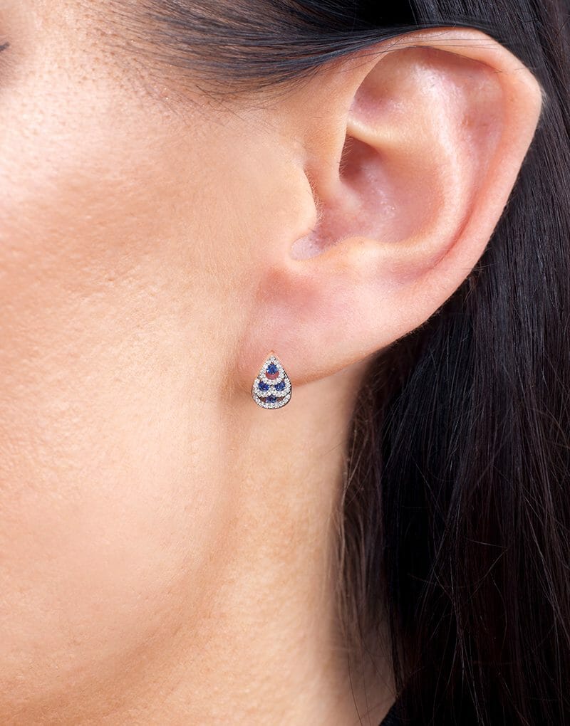 Kolczyki z szafirami w kształcie łzy od Venetia Jewels, elegancki akcent dla każdej stylizacji